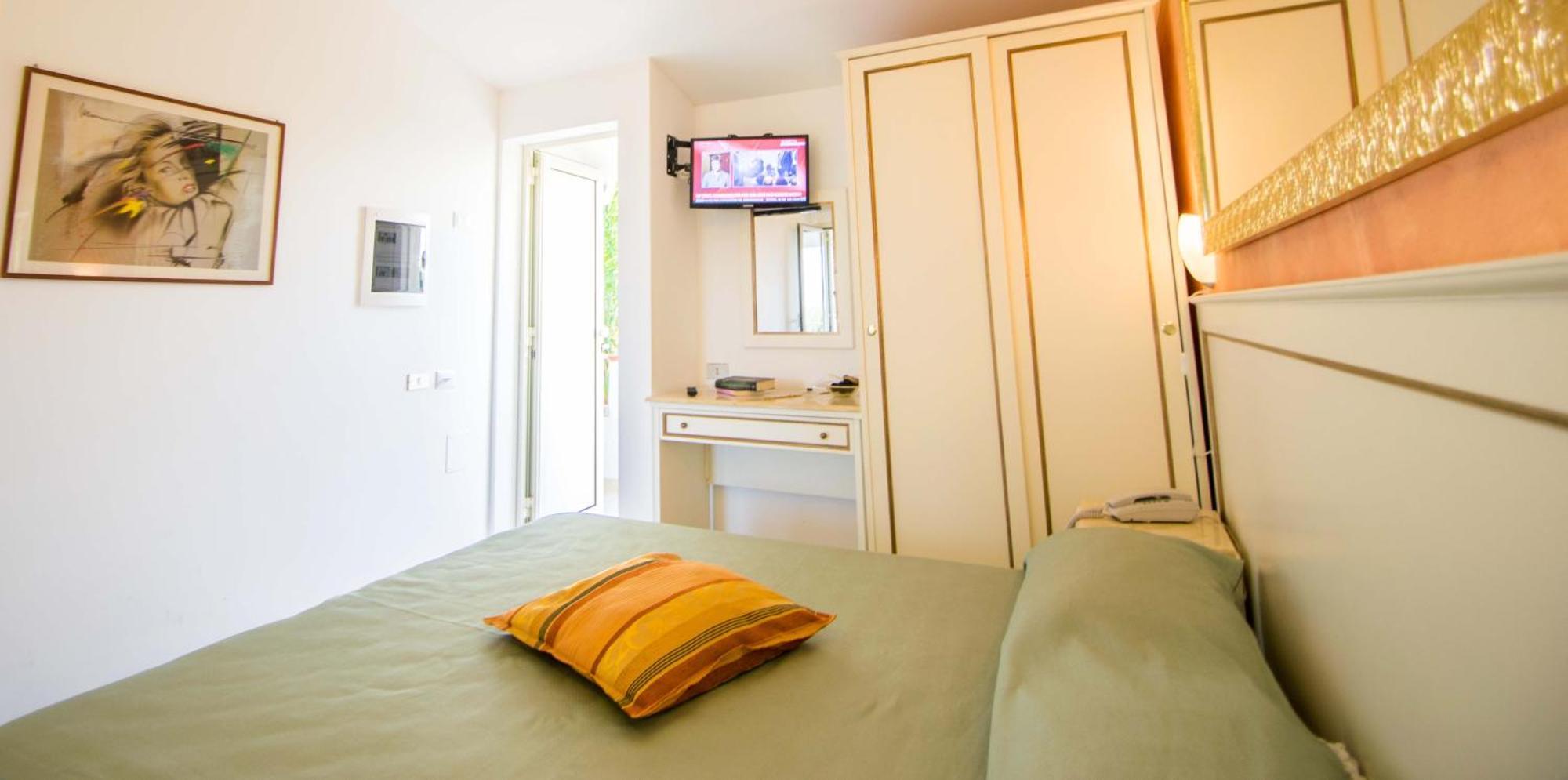 Hotel Resort Rocca Di Vadaro Capo Vaticano Room photo